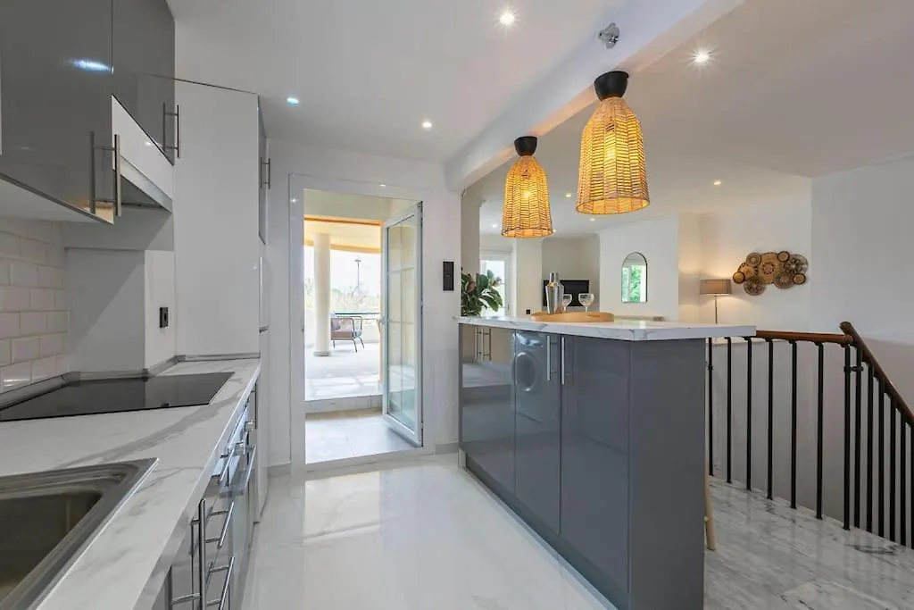 Apartment Spacious Duplex Steps To Puerto Banus Marbella